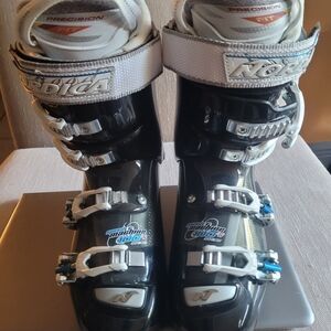 Women ski boots